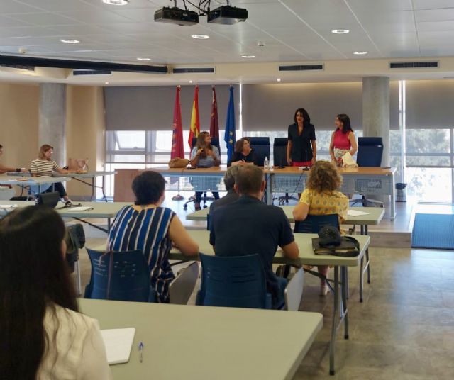 60 técnicos de Servicios Sociales se dan cita en las 'Jornadas sobre Dependencia', celebradas en Lorca - 1, Foto 1