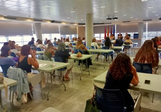 60 técnicos de Servicios Sociales se dan cita en las 'Jornadas sobre Dependencia', celebradas en Lorca - 3, Foto 3