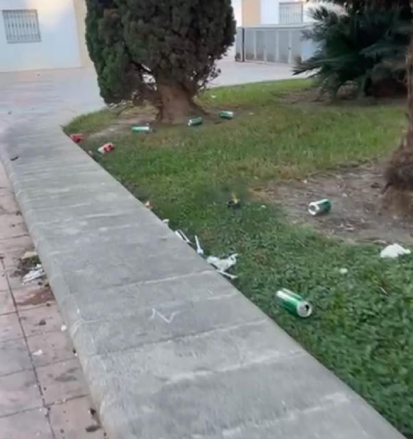 Fulgencio Gil abandona a los vecinos del barrio de San Cristóbal cerrando el cuartel de la Policía Local y dejando que sus calles y plazas estén sucias y olvidadas - 2, Foto 2