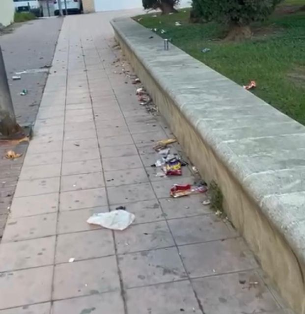 Fulgencio Gil abandona a los vecinos del barrio de San Cristóbal cerrando el cuartel de la Policía Local y dejando que sus calles y plazas estén sucias y olvidadas - 4, Foto 4