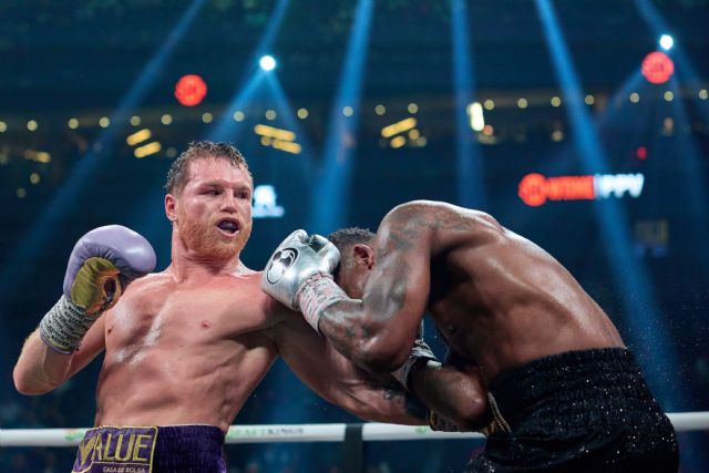 Canelo Álvarez arrolló a Charlo y retiene sus títulos de peso supermediano - 3, Foto 3