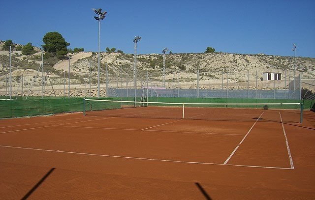 Repondrán el suministro del cableado de las cuatro pistas de tenis de la Ciudad Deportiva, que habían sustraído, Foto 4