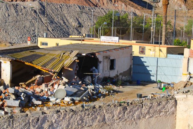 Arranca la demolición de una explotación de cabras junto al Campo de Fútbol Alfonso Embarre de Lorca - 2, Foto 2