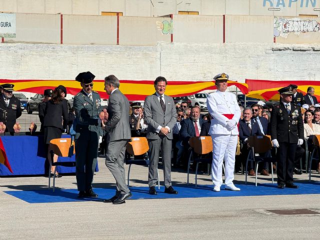 El Ayuntamiento de Lorca recibe una distinción en la celebración del día de la Policía Nacional en el año del bicentenario - 1, Foto 1