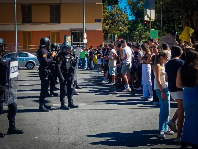 La Red de Jóvenes de Izquierda Unida-Verdes denuncia la represión policial - 1, Foto 1