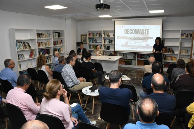 El CTCON y el Ayuntamiento de Ceutí impulsan la economía circular en la construcción a través del proyecto europeo DeCoWaste para convertir los residuos de obra en materia prima El CTCON y el Ayuntamiento de Ceutí impulsan la economía circular en la construcción a través del proyecto europeo DeCoWaste para convertir los residuos de obra en materia prima