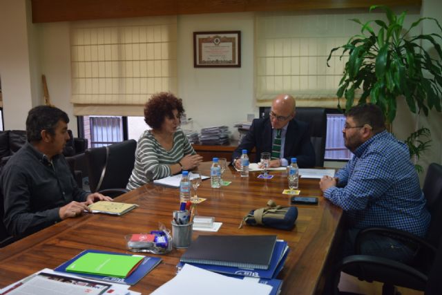 Reunión con el Consejero de Desarrollo Económico, Turismo y Empleo, Juan Hernández Albarracín - 1, Foto 1