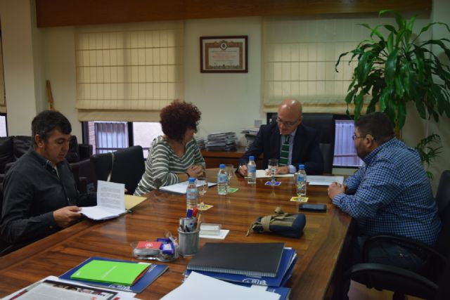 Reunión con el Consejero de Desarrollo Económico, Turismo y Empleo, Juan Hernández Albarracín - 2, Foto 2