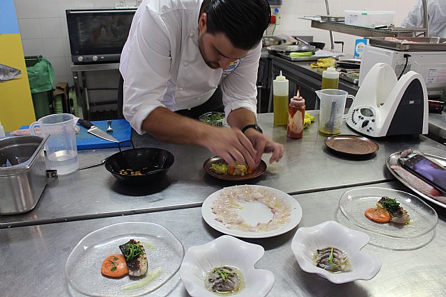 Los chefs murcianos del mañana descubren Crianza de Nuestros Mares de la mano del chef con estrella Xanty Elías - 1, Foto 1