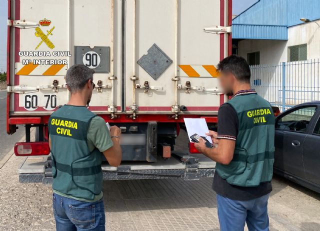 La Guardia Civil desarticula un grupo delictivo dedicado a cometer estafas en el sector del transporte profesional - 3, Foto 3