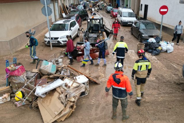 ACTUALIZACIÓN: Cartagena envía a Valencia un relevo de personal de emergencias y recoge comida y productos básicos en dependencias municipales - 1, Foto 1