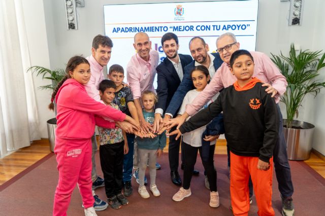 El equipo de fútbol sala Jimbee Cartagena apadrina el proyecto 'Icue' de la Consejería de Educación para prevenir el abandono escolar - 1, Foto 1