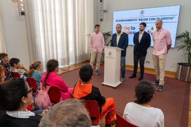 El equipo de fútbol sala Jimbee Cartagena apadrina el proyecto 'Icue' de la Consejería de Educación para prevenir el abandono escolar - 3, Foto 3