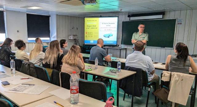 La Guardia Civil colabora con el Instituto de Seguridad y Salud Laboral en la prevención de la siniestralidad vial en el trabajo - 1, Foto 1