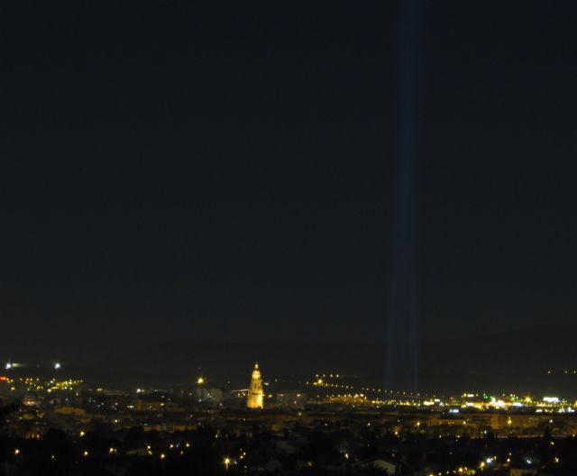 Huermur denuncia al ayuntamiento de Murcia por la contaminación lumínica del árbol de la Circular - 2, Foto 2