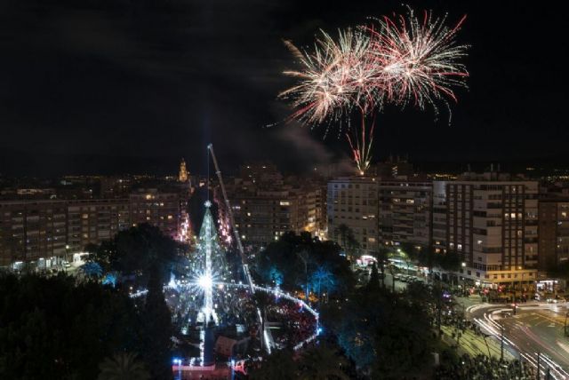 Un espectacular timelapse recoge los mejores momentos del montaje del Gran Árbol de Navidad y su sorprendente inauguración - 1, Foto 1