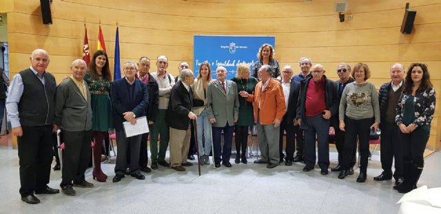 La rondalla del Centro Social de Mayores Murcia I inaugura la temporada navideña en la Consejería de Familia e Igualdad de Oportunidades - 1, Foto 1