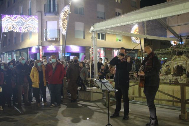 Arrancan las fiestas más entrañables del año con el encendido de las luces de navidad  y la inauguración del Belén municipal - 2, Foto 2