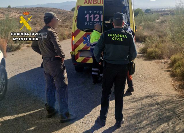 La Guardia Civil auxilia y rescata a un ciclista accidentado en la Sierra de Tercia - 3, Foto 3