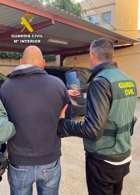 La Guardia Civil detiene en Cieza a un conocido delincuente por la sustracción de material de obra en un vehículo - 3, Foto 3