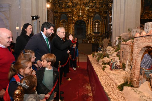 López Miras inaugura el belén de San Esteban y recuerda que esta tradición es murciana por los cuatro costados - 3, Foto 3