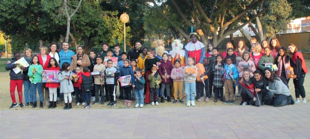 Fundación FADE y la Asociación ´Reyes Magos de Verdad´ llevan la magia y los regalos de los Reyes Magos a 32 menores del proyecto ´Secunda Educa´ - 1, Foto 1