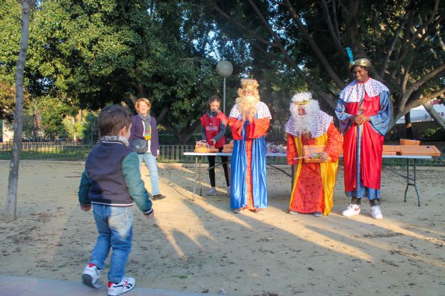 Fundación FADE y la Asociación ´Reyes Magos de Verdad´ llevan la magia y los regalos de los Reyes Magos a 32 menores del proyecto ´Secunda Educa´ - 3, Foto 3