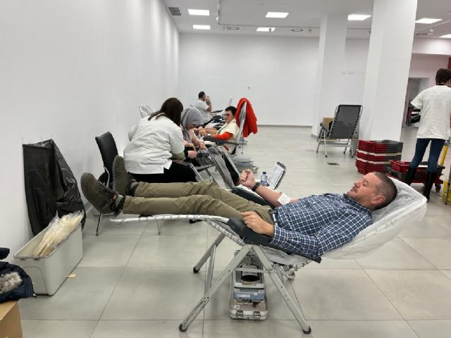 Más de 300 personas muestran su lado más solidario en la maratón de donación de sangre del Ayuntamiento de Murcia - 1, Foto 1