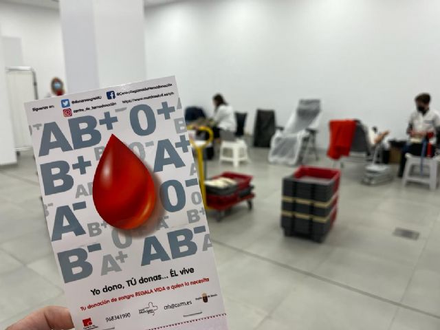 Más de 300 personas muestran su lado más solidario en la maratón de donación de sangre del Ayuntamiento de Murcia - 2, Foto 2