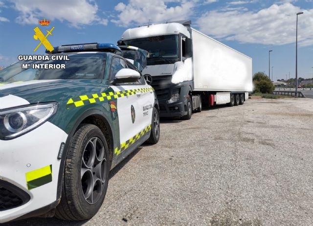 La Guardia Civil investiga a un camionero por embestir de forma premeditada al turismo que le precedía - 1, Foto 1