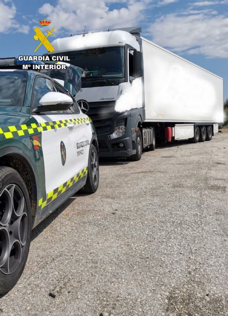 La Guardia Civil investiga a un camionero por embestir de forma premeditada al turismo que le precedía - 2, Foto 2