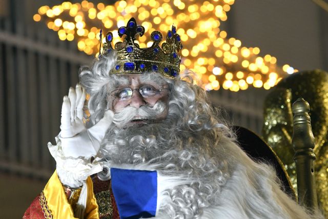 Los Reyes Magos reparten ilusión entre grandes y pequeños en una cabalgata con más de un millar de bailarines, músicos y personajes - 5, Foto 5