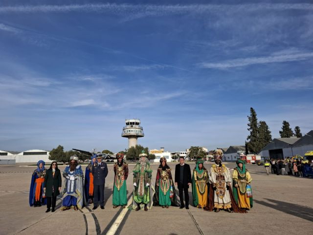 Los Reyes Magos aterrizan en la Base Aérea de Alcantarilla - 2, Foto 2