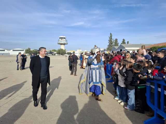 Los Reyes Magos aterrizan en la Base Aérea de Alcantarilla - 3, Foto 3