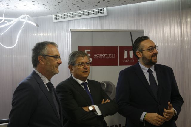 El PP y el Colegio de Economistas coinciden en avanzar en la simplificación administrativa para atraer inversiones - 1, Foto 1