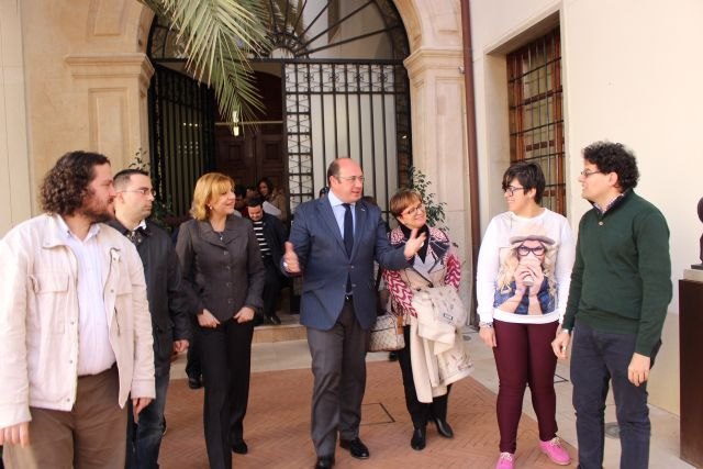 La Comunidad incorpora a jóvenes con discapacidad intelectual para hacer prácticas en la Administración regional - 1, Foto 1