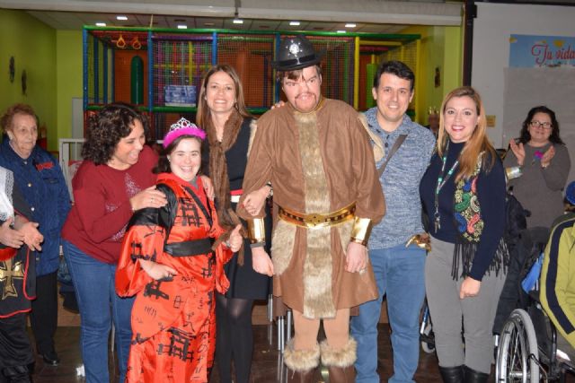 Afemac, Centro Ocupacional Urci, Alzheimer Águilas y las residencias de San Francisco y Ferroviarios participan en el Carnaval de los mayores en el Centro Comercial Águilas Plaza - 1, Foto 1