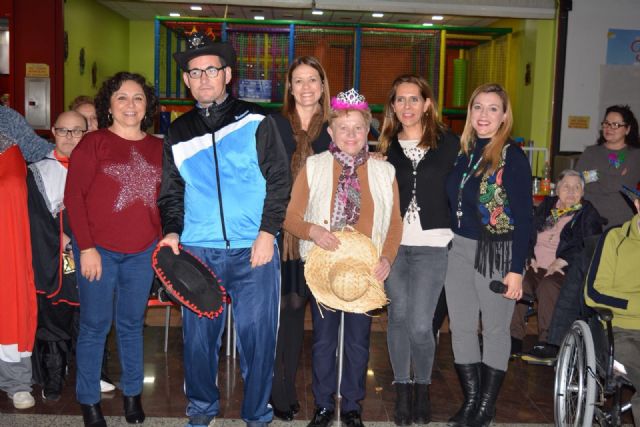 Afemac, Centro Ocupacional Urci, Alzheimer Águilas y las residencias de San Francisco y Ferroviarios participan en el Carnaval de los mayores en el Centro Comercial Águilas Plaza - 2, Foto 2