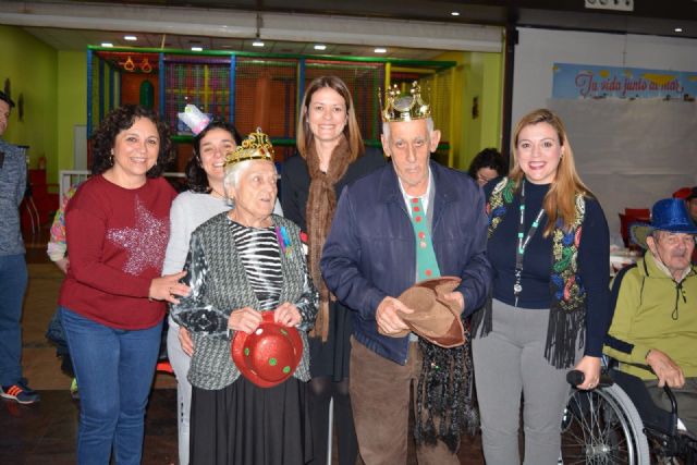 Afemac, Centro Ocupacional Urci, Alzheimer Águilas y las residencias de San Francisco y Ferroviarios participan en el Carnaval de los mayores en el Centro Comercial Águilas Plaza - 5, Foto 5