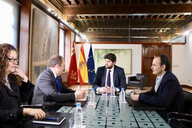 Fernando López Miras recibe al presidente de la Federación de Peñas Huertanas - 1, Foto 1