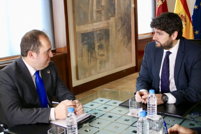 Fernando López Miras recibe al presidente de la Federación de Peñas Huertanas - 2, Foto 2