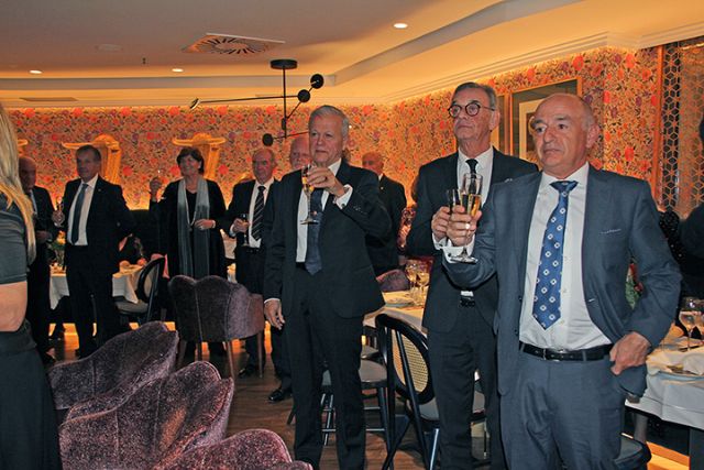 Sevilla . El presidente de la Hermandad Monárquica de España en Sevilla Juan José Martín López y sus socios brindaron por el cumpleaños del Rey Felipe VI - 4, Foto 4