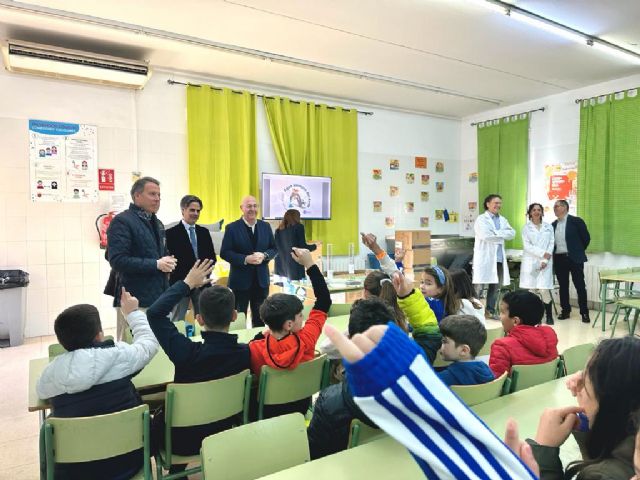 El alcalde de Lorca destaca la importancia del consumo de agua de grifo en la inauguración del ciclo de charlas y talleres de la campaña Bebe agua con Grifo - 2, Foto 2