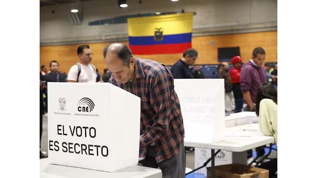 Más de 4.100 ecuatorianos residentes en Totana podrán votar este domingo en las elecciones presidenciales de su país, Foto 1