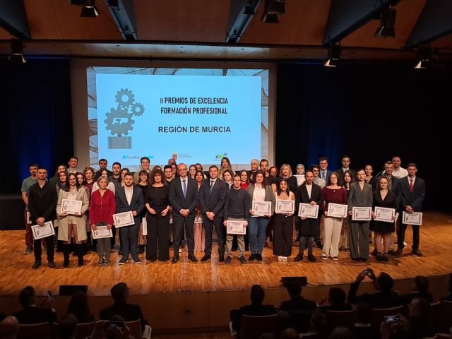 Sandra Carrasco, alumna del IES Prado Mayor de Totana, premiada por su excelencia en Formación Profesional, Foto 3