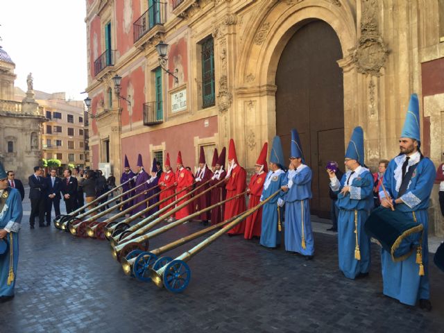 Bocinas, tambores y heraldos anuncian a los murcianos la llegada de la Semana Santa - 5, Foto 5