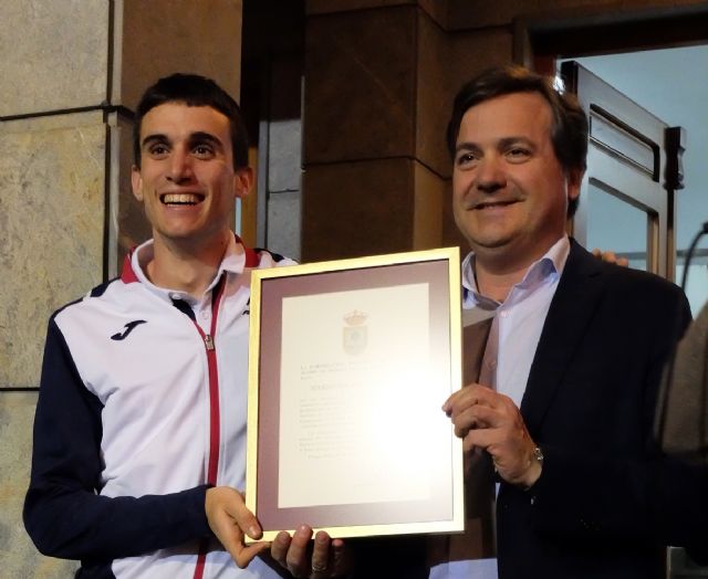 Fuente Álamo se vuelca con su atleta Mariano García - 1, Foto 1