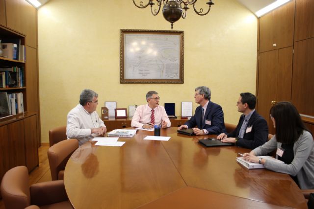 Mario Urrea recibe al director de la refinería de Repsol en Escombreras, Joaquín García-Estañ - 1, Foto 1