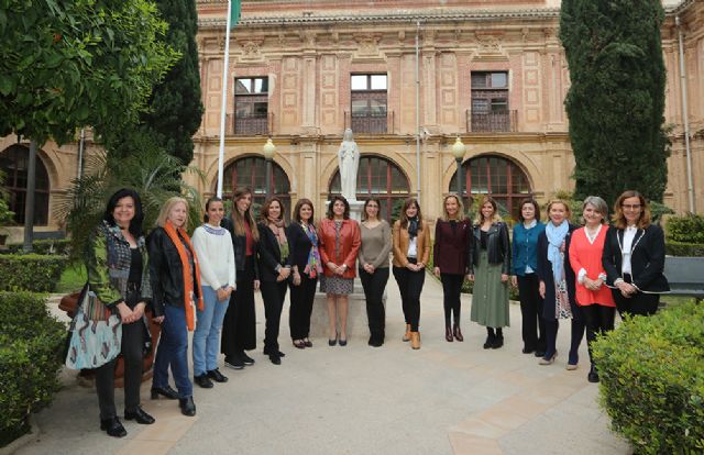 El liderazgo de la mujer, clave en los cargos directivos de la UCAM - 1, Foto 1