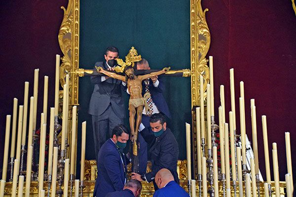 La Procesión de regreso de los titulares de la Vera-cruz estuvo conformado por los Hermanos/as acompañado con velas a sus titulares de esta Hermandad Ilipense - 2, Foto 2